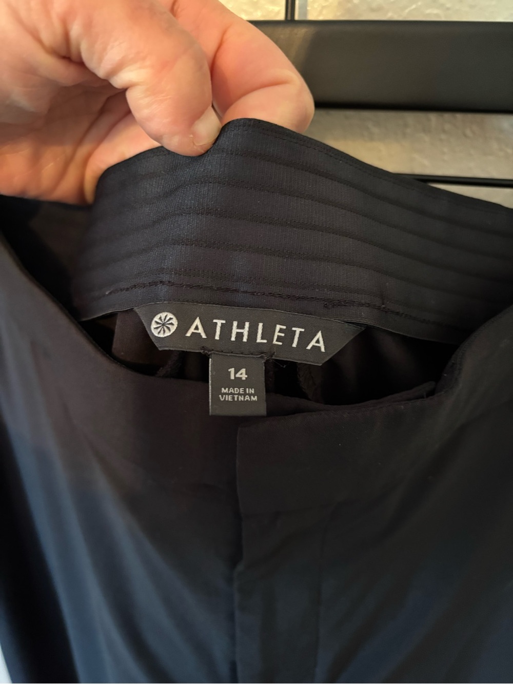 Athleta featherweight Greenwich gaucho cropped pants - Picture 5 of 6